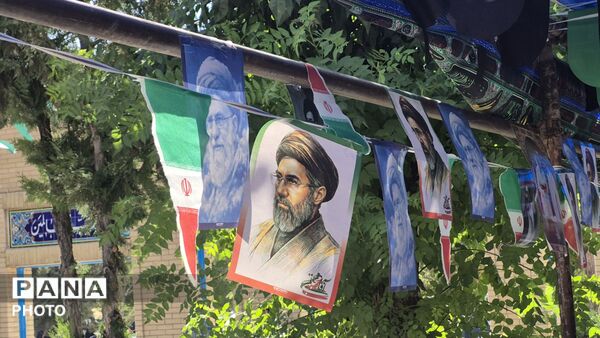 حضور پرشور مردم فارسان در گلزار شهدا؛ تجدید میثاق با آرمان‌های ایثار و شهادت