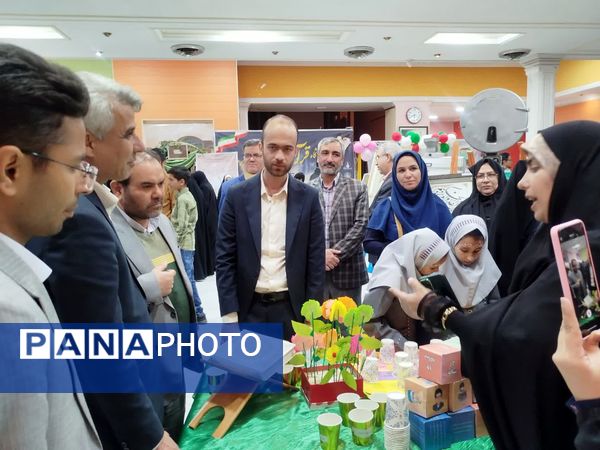 بازدید مدیر آموزش و پرورش کاشمر از  نمایشگاه قرآن و عترت شهرستان 