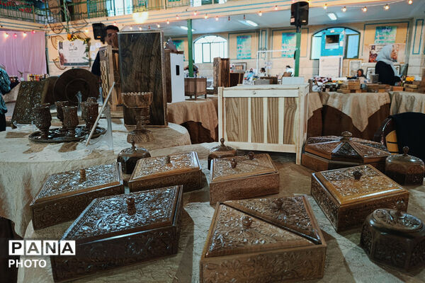 به رنگ دست‌ها در آباده