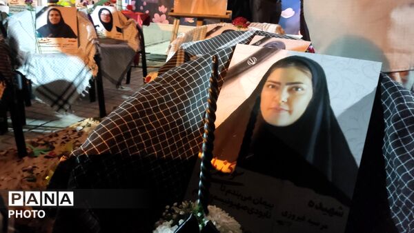 چهلمین روز شهادت رهبر شهید و دانش‌آموزان مدرسه شجره طیبه میناب