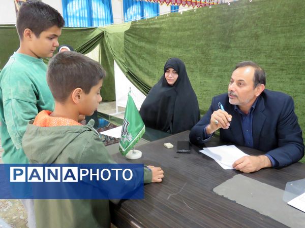 برگزاری میزخدمت آموزش و پرورش در محمدشهر کرج