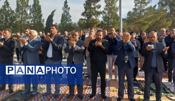 نماز عید فطر در گلزار شهدا شهرستان کوهپایه