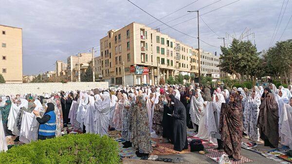 تجلی وحدت و همدلی در صفوف نماز عید فطر ملارد
