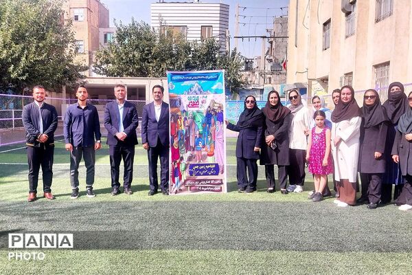 حضور مسئولان آموزش و پرورش در دبستان رضوان به مناسبت هفته تربیت بدنی