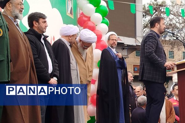 حضور اقشار مختلف مردم شهرری در راهپیمایی ۲۲ بهمن