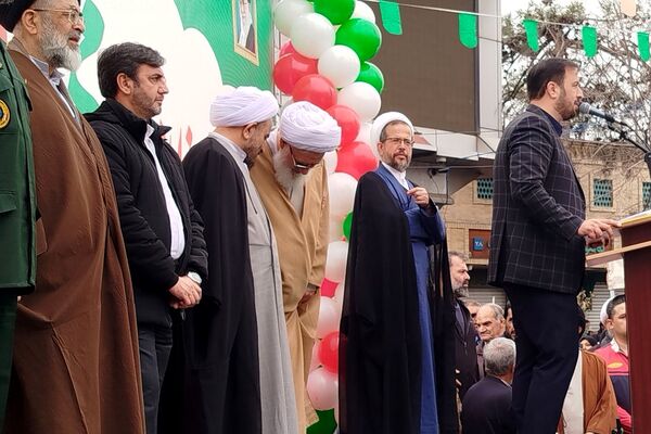 حضور اقشار مختلف مردم شهرری در راهپیمایی ۲۲ بهمن