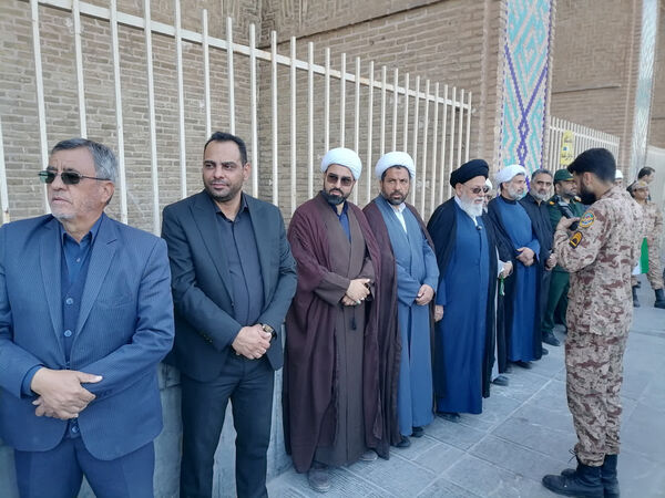 حضور دانش‌آموزان دبستان پسرانه احمد کاظمی ۱ در راهپیمایی ۱۳ آبان