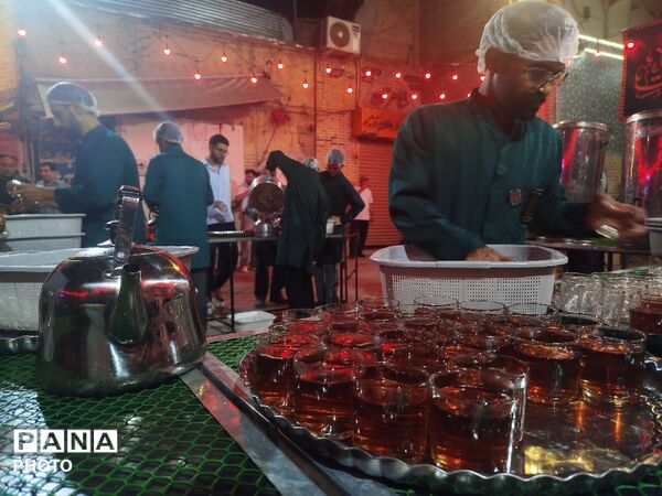 فعالیت چایخانه حضرت زهرا (س) در مسجد جامع نیشابور 