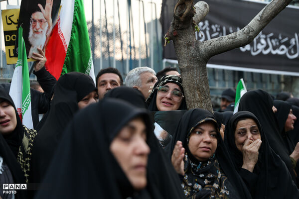 تشییع پیکر شهیدان لاریجانی، سلیمانی و شهدای ناوشکن دنا - 3