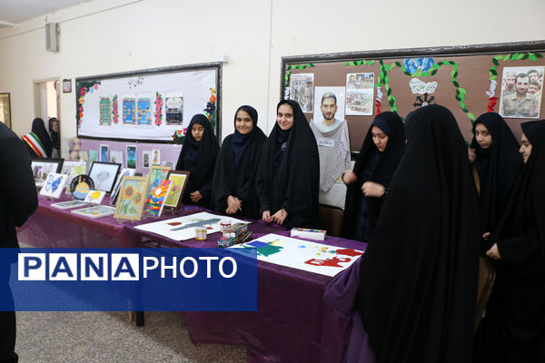 برپایی جشن «حضور تا ظهور» در دبیرستان شهیده حسنی سعدی قم