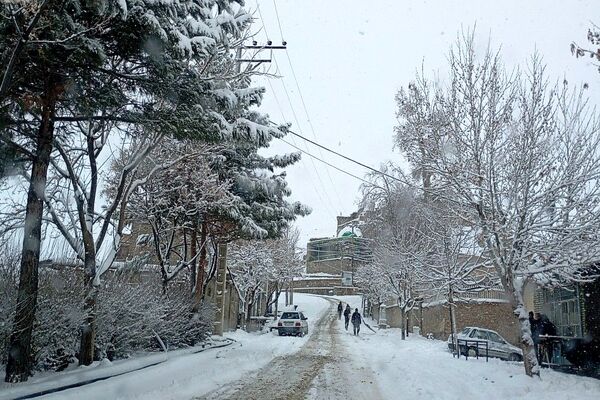 برف بارید و خدا پاکی خود را به شهر زیبایی بار هدیه کرد