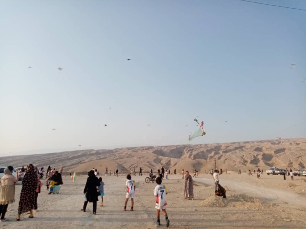 آسمان فین رنگین شد