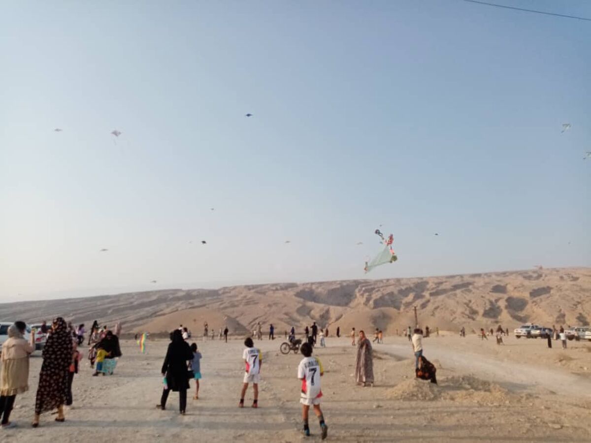 آسمان فین رنگین شد
