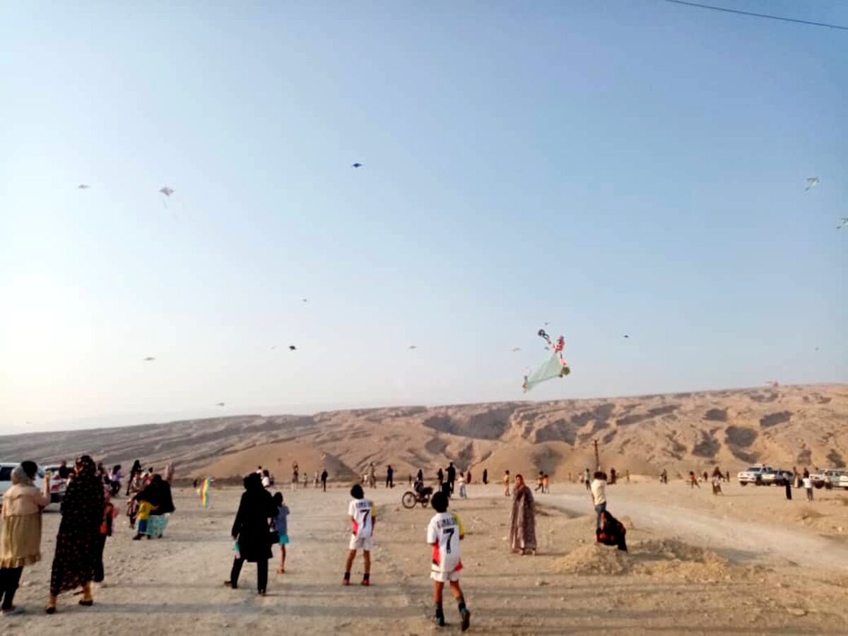 آسمان فین رنگین شد