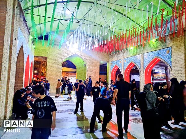 شب‌های نورانی سوگ و همدلی مردمان؛ در گلزار شهدای عباس آباد شهریار