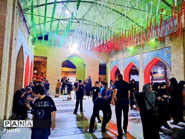 شب‌های نورانی سوگ و همدلی مردمان؛ در گلزار شهدای عباس آباد شهریار