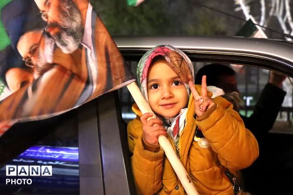 حضور حماسی شبانه مردم همدان در تجمعات انقلابی