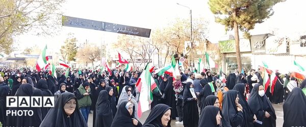 اجتماع بزرگ مردم نیشابور برای بیعت با سومین رهبر جمهوری اسلامی ایران 