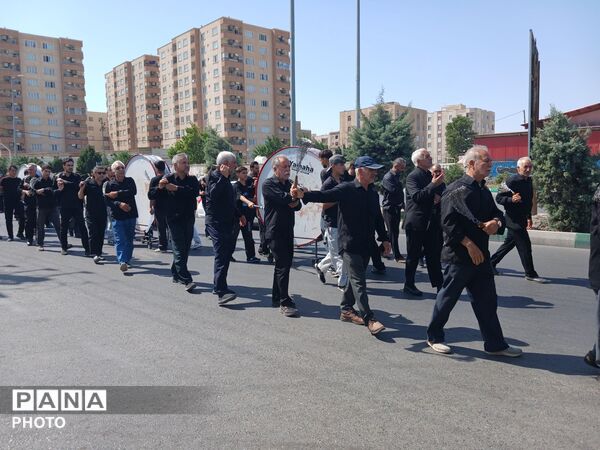 مراسم سوگواری عزاداران محله رسالت محمدشهر کرج در روز عاشورا 