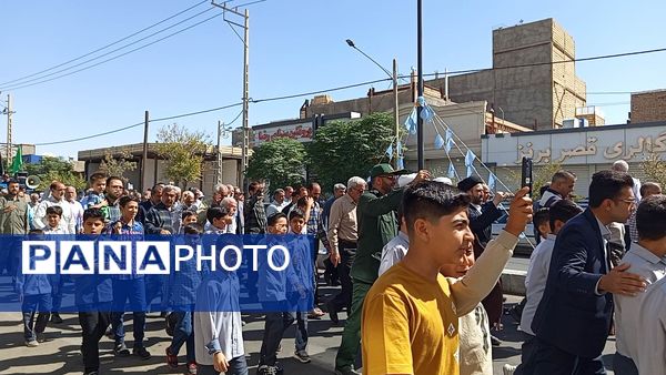 قدمی هم‌سنگر ایمان؛ از مدرسه تا صف نماز جمعه