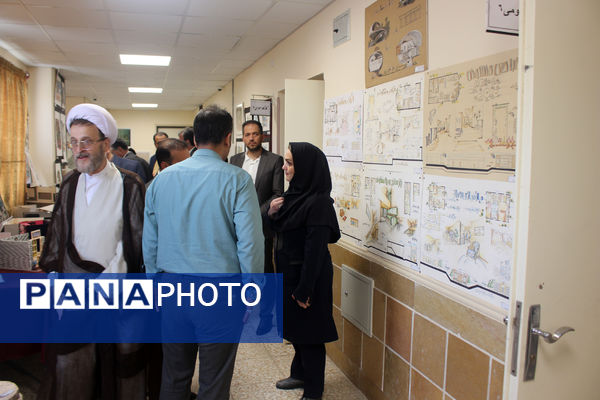 برپایی نمایشگاه هفته مشاغل در هنرستان شهید مهدی هندویان قم