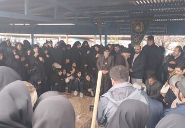 مراسم باشکوه تشییع و تدفین شهید والامقام علی فولادوند و دختر ایشان در شهرستان سلسله