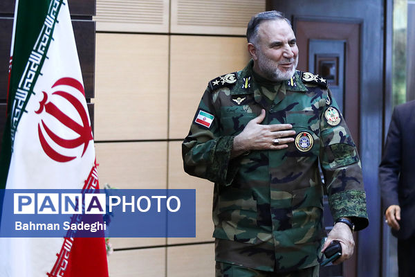 نشست خبری فرمانده نزاجا به مناسبت روز ارتش