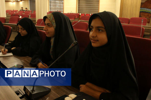 تقدیر از دانش‌آموزخبرنگاران برگزیده رویداد «فرزندان انقلاب» در قم