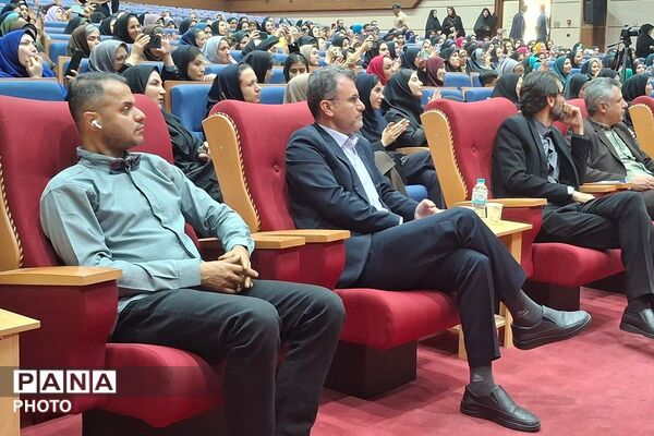 آیین تجلیل از معلمان پایه اول ابتدایی شهریار درسالن همایش خلیج فارس