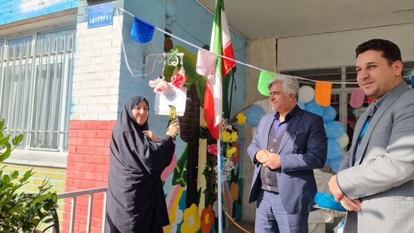 آیین نواختن زنگ هوای پاک در دبستان شریعه افشار‌نژاد ناحیه ۶