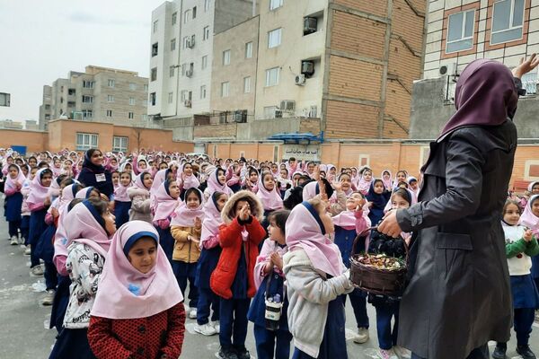  جشن نیمه شعبان در مدرسه مهرآیین ناحیه دو بهارستان