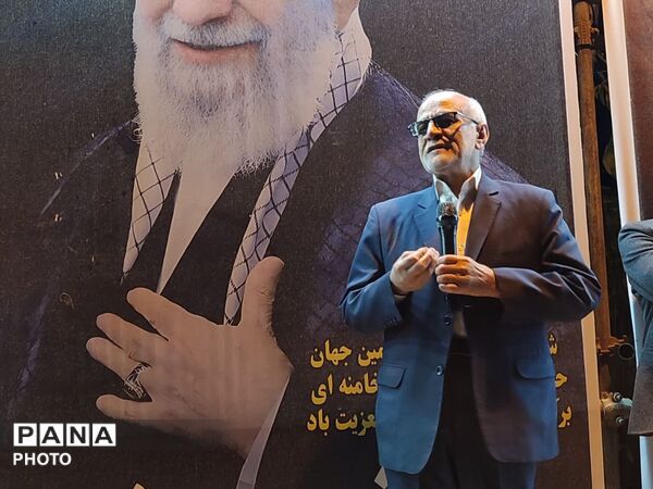 همصدایی فرهنگیان و دانش‌آموزان در تجمع شبانه مردم بیرانوند