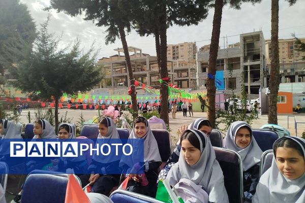 نوروز دانش با حضور دانش آموزان و مسئولان منطقه پردیس 