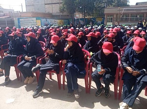 روایت گری جنگ تحمیلی هشت سال دفاع مقدس در دبیرستان دخترانه شاهد قدسیان 