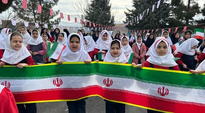 جشن چهل و هفتمین بهار انقلاب در دبستان توحید