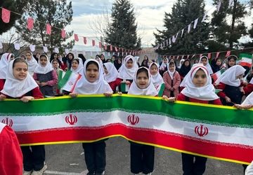 مراسم جشن چهل و هفتمین بهار انقلاب در دبستان توحید