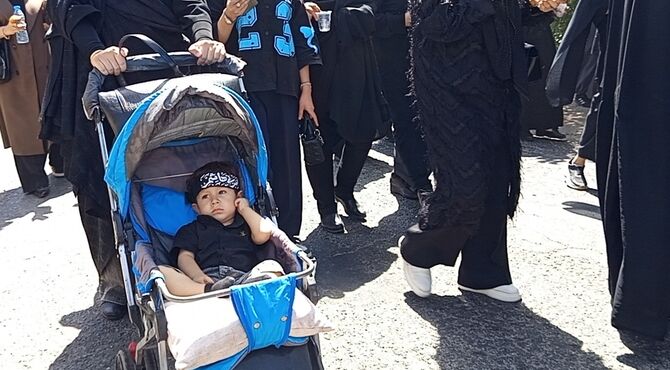 پیاده روی جاماندگان اربعین در روستای تاج‌خاتون