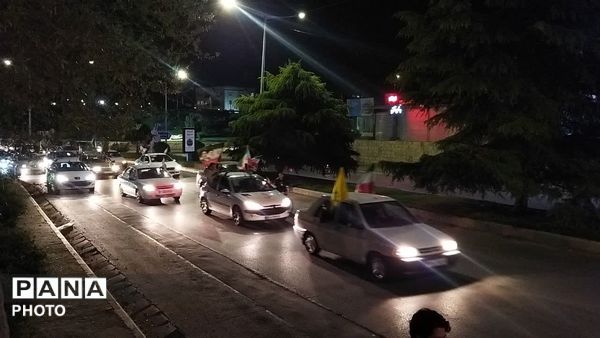 پرچم های ایران و حزب الله  بر فراز شهر نیشابور 
