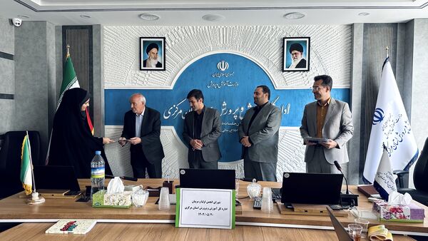 تقدیر از عوامل اجرایی جشنواره ملی طراحی و دوخت لباس دانش‌آموزی با حضور انجمن اولیا‌ و مربیان استان مرکزی