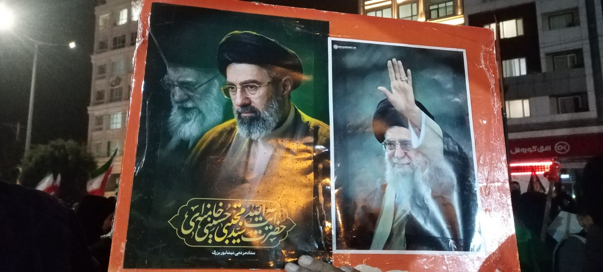 راهپیمایی گسترده مردم نیشابور در احتماع شبانه