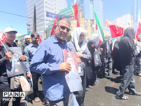 مراسم تشییع رهبر معظم انقلاب و خانواده ایشان در مشهد