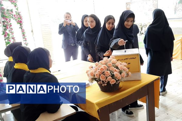 انتخابات انجمن ورزشی در دبیرستان پویش ناحیه 3 شیراز