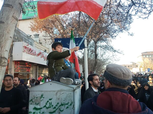 خیرش عظیم ملت یکپارچه ایران علیه عناصر تخریبگر و تروریست مسلح در مشهد مقدس