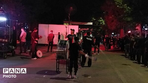 گذری بر فعالیت هیات جوانان المهدی در شب عاشورا 