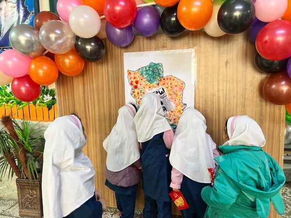نواختن زنگ انقلاب در دبستان‌المهدی ناحیه 2 کرج 