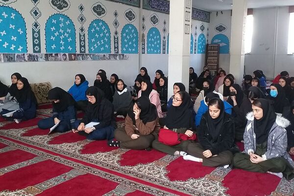 اجرای طرح لاله‌های روشن در دبیرستان شهید همت شهرستان ملارد 