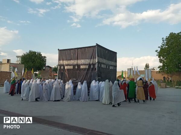 حرم حضرت قیدار نبی(ع) میزبان نمایش بزرگ بازسازی واقعه غدیر شد/