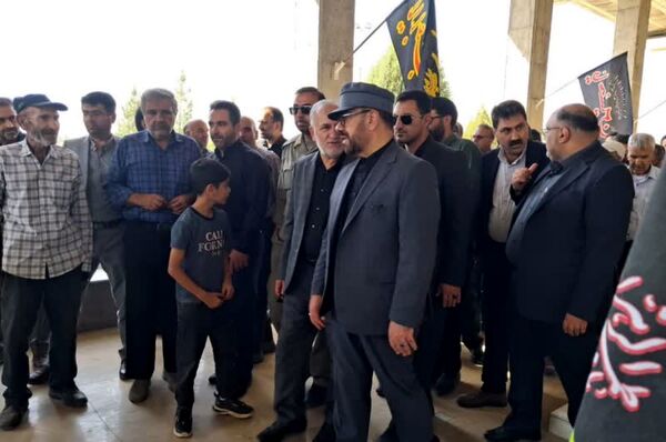 میثاق استاندار و مسئولان استانی با شهدا در سفر به زرقان