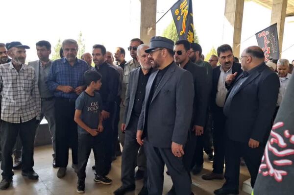 میثاق استاندار و مسئولان استانی با شهدا در سفر به زرقان