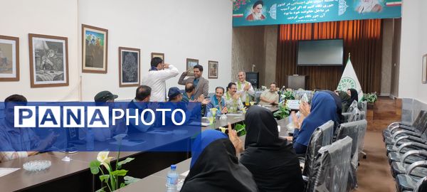 جلسه تقدیر از عوامل اجرایی همایش بزرگ یاوران مقاومت در کانون باهنر بجنورد